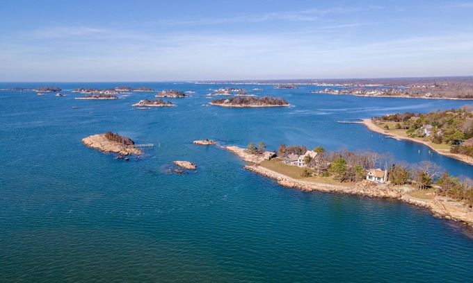 Guilford House | Your own Thimble Islands private cottage! (accessible by car via Old Quarry)