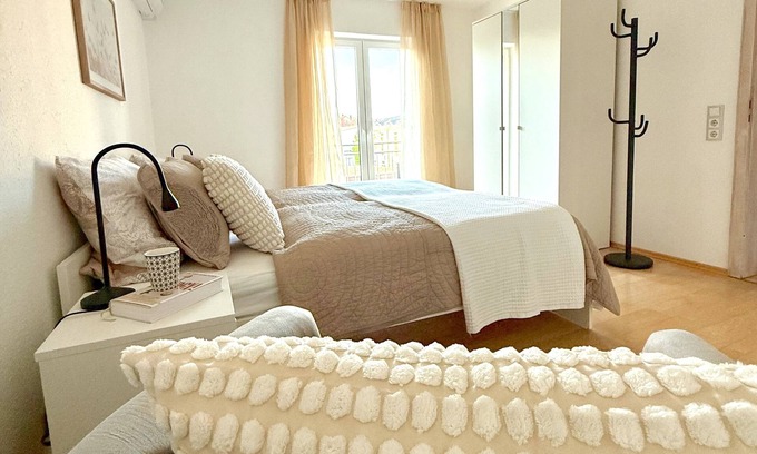 Hanhofen Apartment | Your Palatinate time-out - new with style, balcony and dream garden
