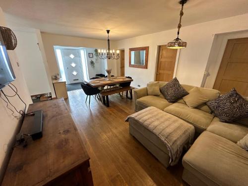 Trafford House | Your Perfect Getaway with Hot Tub