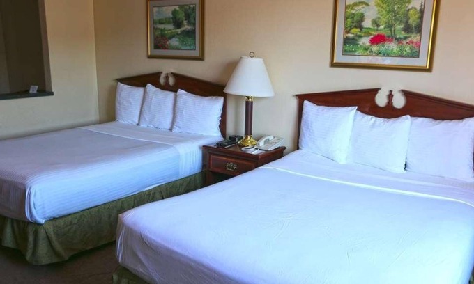 Kelso House | Your Relaxing Getaway Awaits in GuestHouse Kelso Longview! Pet-friendly Property
