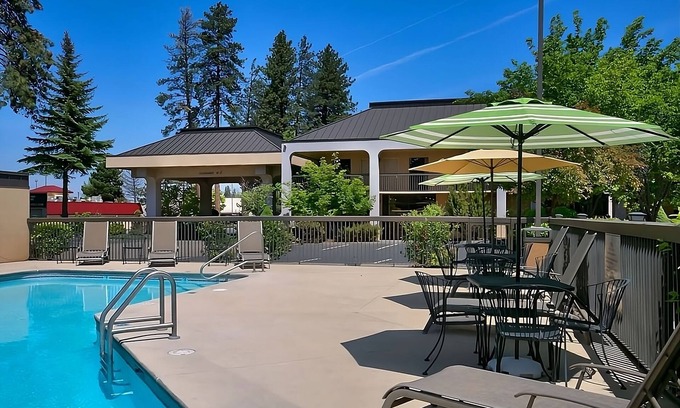 Orchard District Resort | Your Relaxing Getaway Awaits! Pet-friendly Unit! Enjoy Pool and Free Parking!