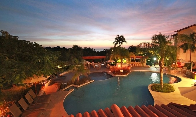 Maynards Hotel | Your Relaxing Getaway Awaits! Close to Mullins Beach! Outdoor Pools, Parking!