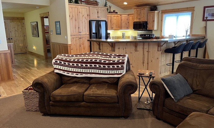 Crescent Cabin | Your Restful Retreat in the Woods at Crescent Lake - Fastest WiFi in the area.