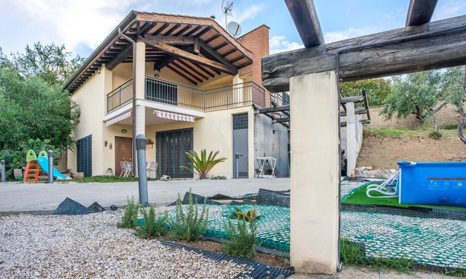 Riano Villa | Your Roman Base: Garden Villa with Pool