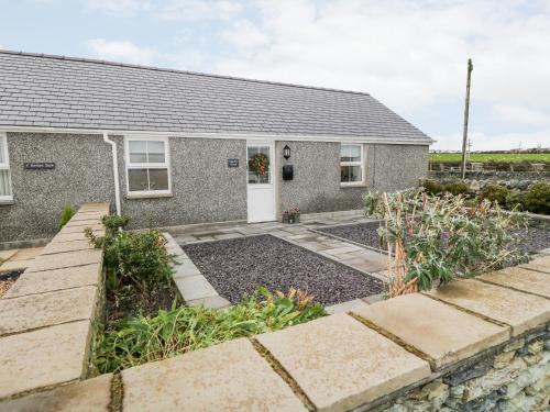 Holyhead House | Ysgubor Llwyd