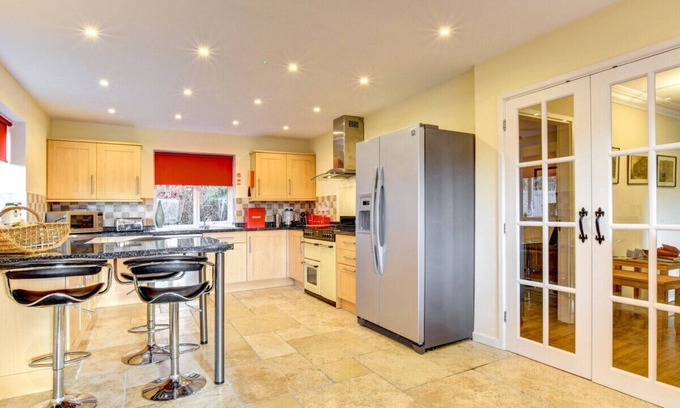 Nantgarw House | Ysgubor y Coed - Four Bedroom House, Sleeps 8