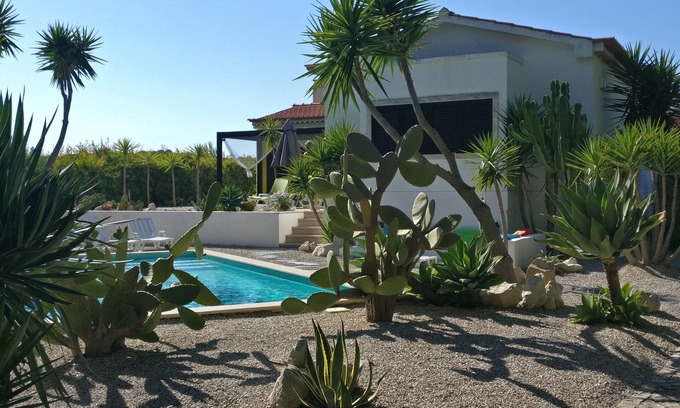Santana House | Yuccas House