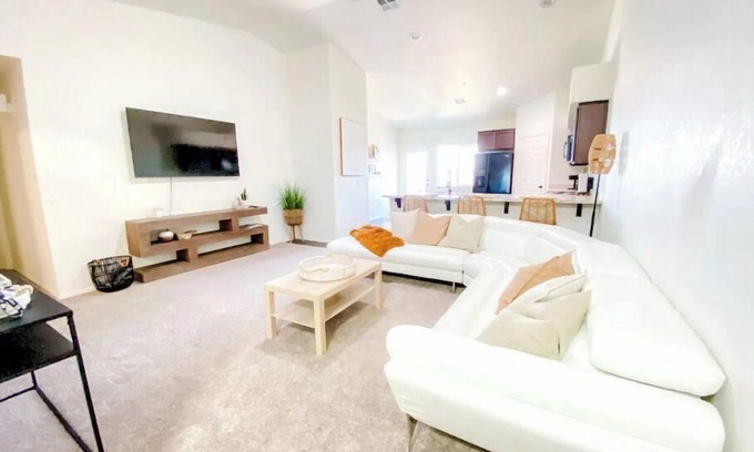 Yuma House | Yuma Boho/Airy 3 bedroom home with free parking