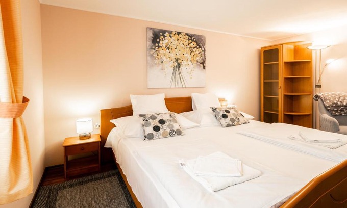 Mezokovesd Apartment | Zöld dió Vendégház
