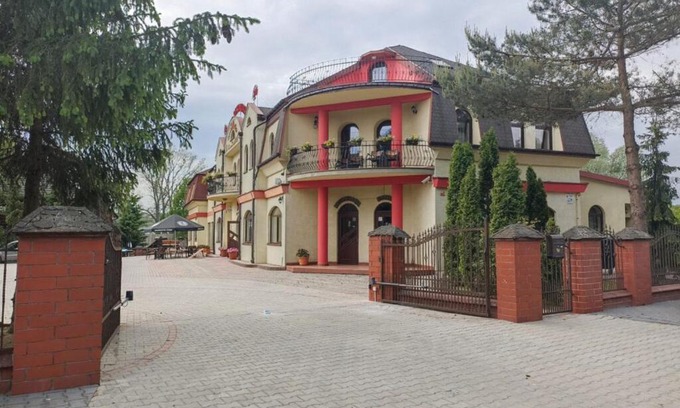Miechow Bed & Breakfast | Zajazd Miechus