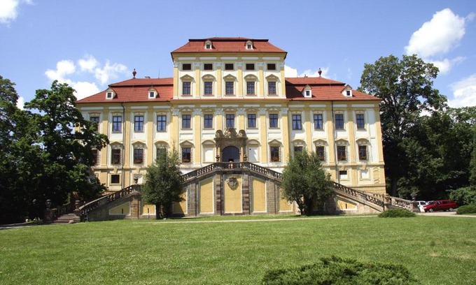 Jirkov Hotel | Zamek Cerveny Hradek