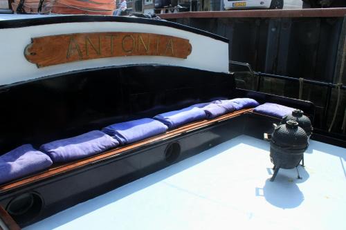 Binnenstad-Zuid Boat Rental | Zeilschip Antonia