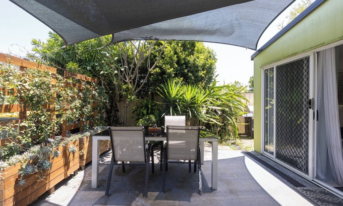 Boondall House | Zen Garden - 2 Bedroom Tiny Home (Free Parking)