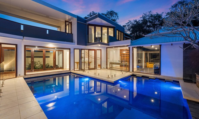 Wamberal House | ZEN- Heated Pool (Sep to May), 5 Bedrooms, Wamberal Lake Front