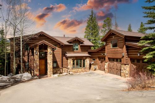 The Highlands House | Zendo by AvantStay Serene Mountain Abode w Hot Tub Views