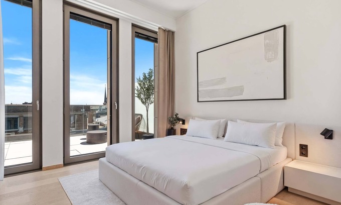 Ville Haute Apartment | Zenit Royal - Penthouse City Skyline & Concierge