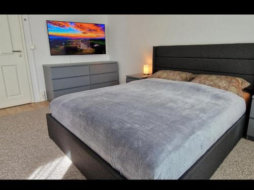 Chemnitz Apartment | Zentrum Apartment - OLED TV - PS4 - Balkon - Parking