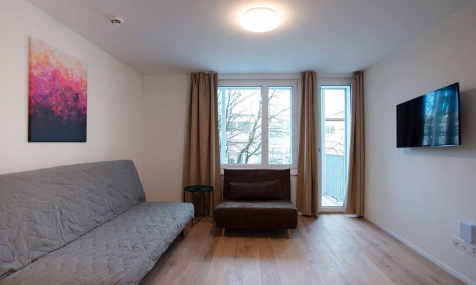 Center Apartment | ZH Pink 1 - Letzigrund HITrental Apartment
