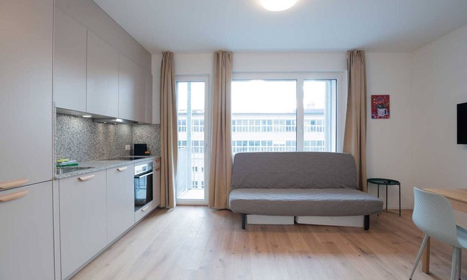 Center Apartment | ZH Red 3 - Letzigrund HITrental Apartment