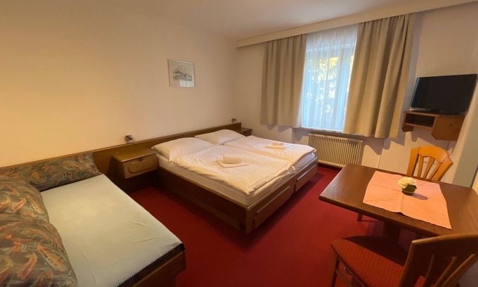 Obsteig Bed & Breakfast | Zimmer 18/3bett Ohne Balkon - Pension Alpina