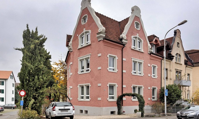 Kreuzlingen Apartment | 'Zimmer Mit Kochnische Rosenbaum' with Shared Garden and Wi-Fi
