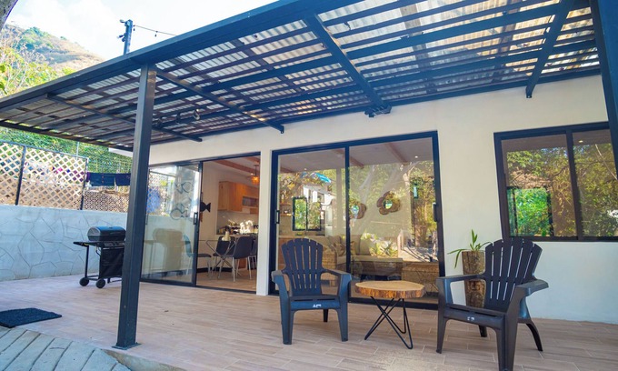 San Juan La Laguna House | Zorro Shelter! "At the Heart of the Lake"