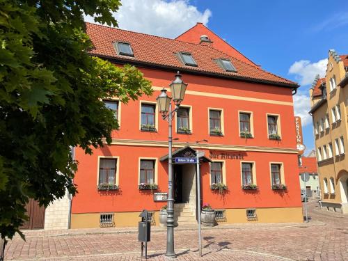 Weida Hotel | "Zur Altstadt - Am Fuße der Osterburg" Gaststätte, Pension, FEWO