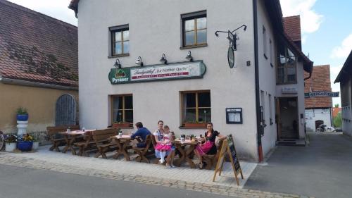 Oberasbach House | Zur frischen Quelle