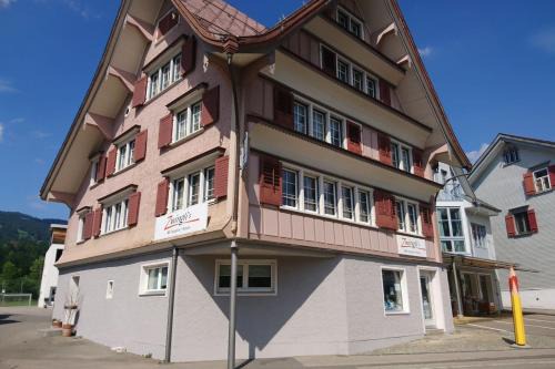 Neu St Johann Apartment | Zwinglis Ferienwohnung Klärli