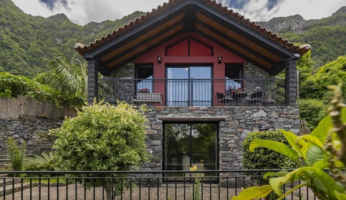 Basic Cottage, Multiple Beds