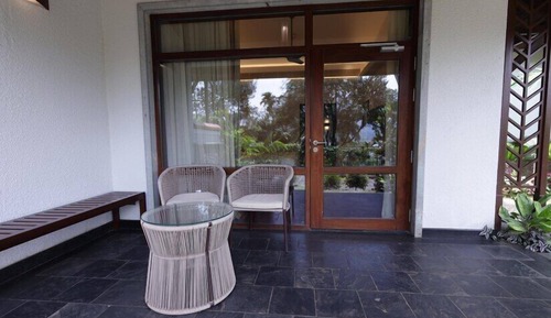 Deluxe Cottage, 1 King Bed, Garden View (Sit Out)