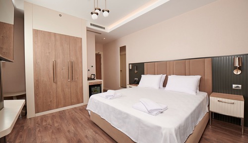 Deluxe King Room