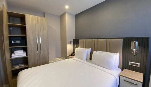 Roof Floor Suit With Balcony Room
