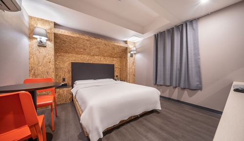 Economy Room