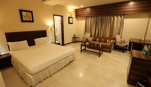 Luxury Room, 1 King Bed, Smoking, City View