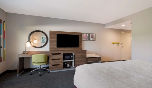 Room, 1 King Bed, Accessible (Roll-In Shower)