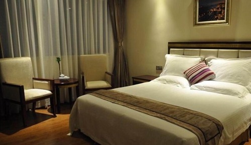 Standard Room, 1 Queen Bed