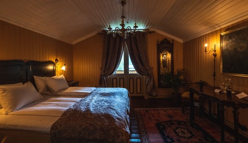 Suite, Tower