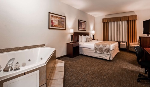Standard Room, 1 King Bed, Non Smoking, Jetted Tub
