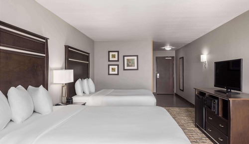 Room, 2 Queen Beds, Accessible, City View (Mobility Accessible)