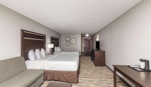 Deluxe Suite, 2 Queen Beds, Accessible, City View (Mobility Accessible)