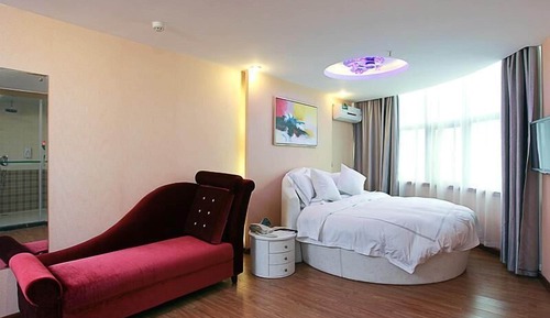 Standard Room, 1 King Bed, View