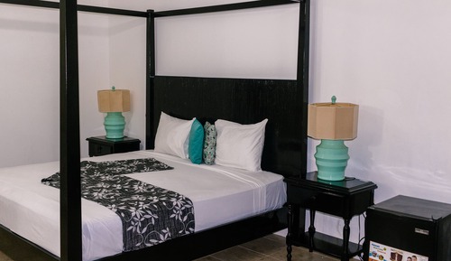 Grand Room, 1 King Bed, Beach View