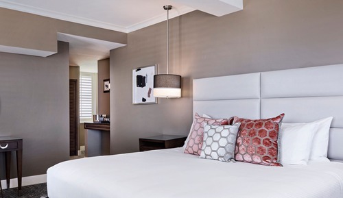 Room, 1 King Bed, City View, Corner
