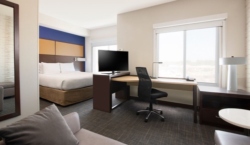 Studio, 1 King Bed with Sofa bed (Hearing Accessible)