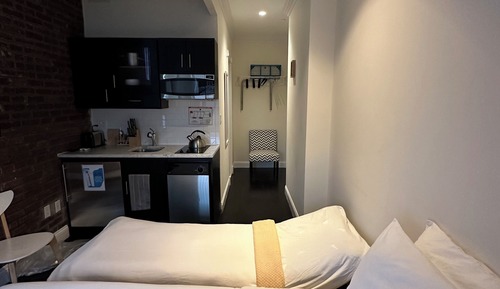 Deluxe Room, 1 Queen Bed, Kitchenette