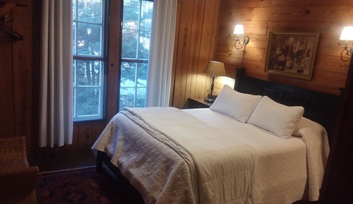 Room (08 The Minnehaha Room)