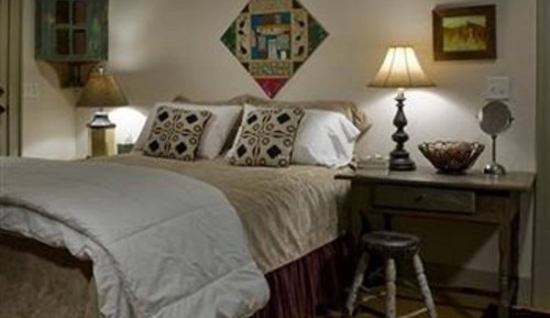 Room (11 - Cottage Master Suite)