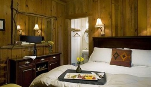 Room (03 The Lakemont Room)