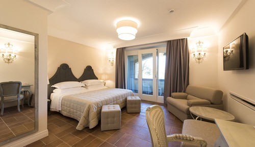 Suite, 1 King Bed, Vineyard View, Annex Building
